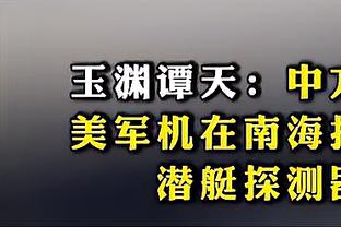 Hắn quay lại rồi! Tất cả người hâm mộ đều đứng dậy vỗ tay hoan hô.